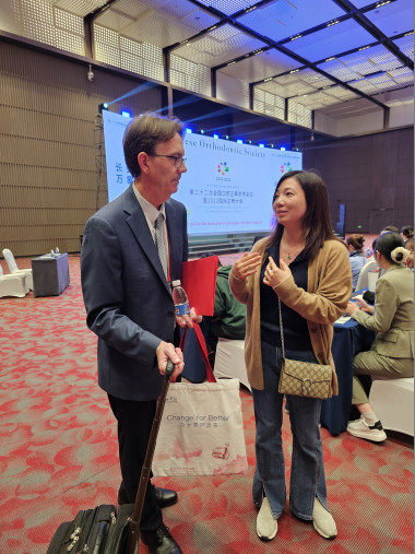 Лекция Dr. Will Andrews на ежегодной конференции ортодонтов в Сиане, Китай (COS)